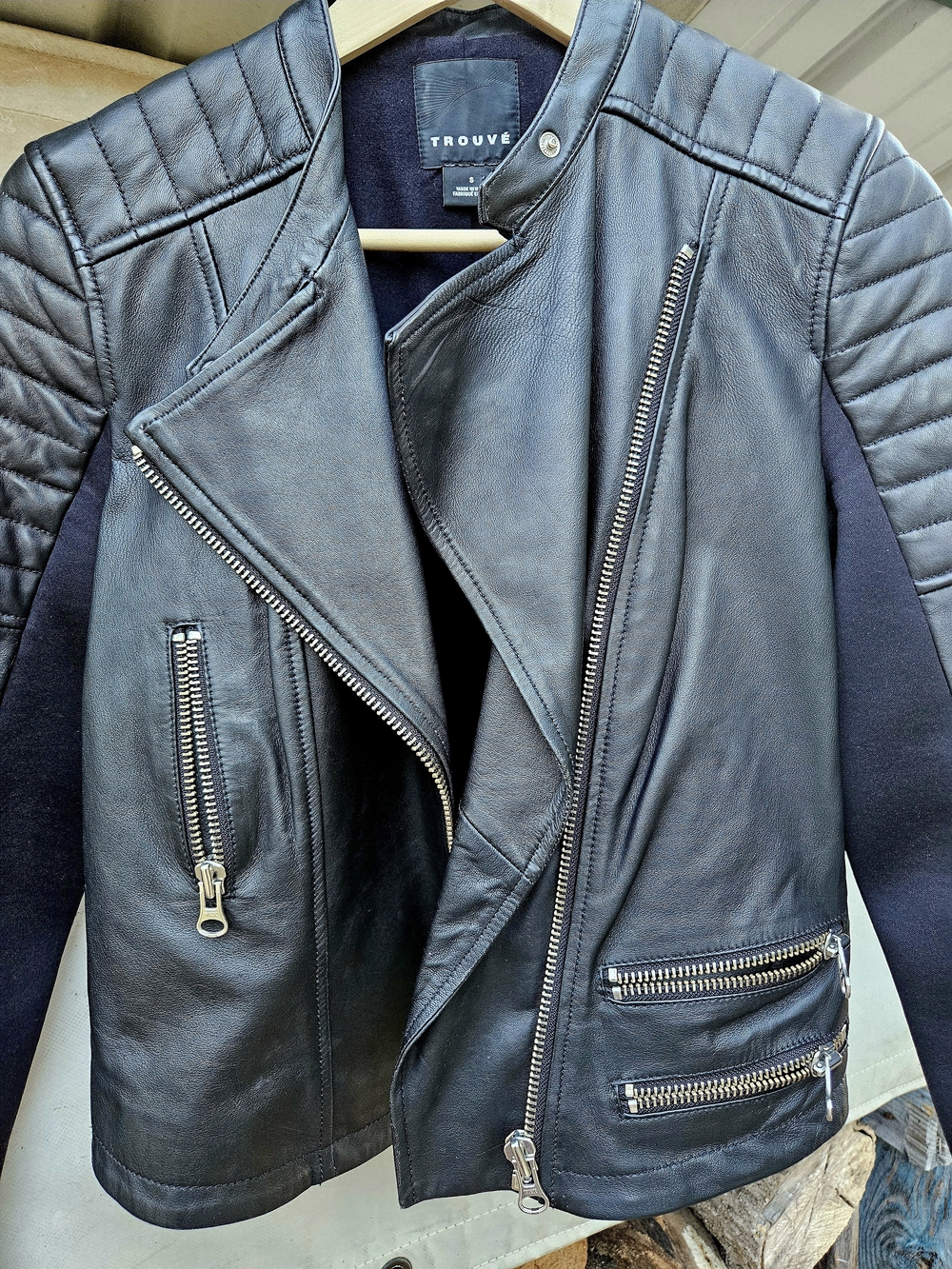 Trouve Genuine Black Leather Moto Jacket with Quilted Shoulders Sz Small - Picture 3 of 8